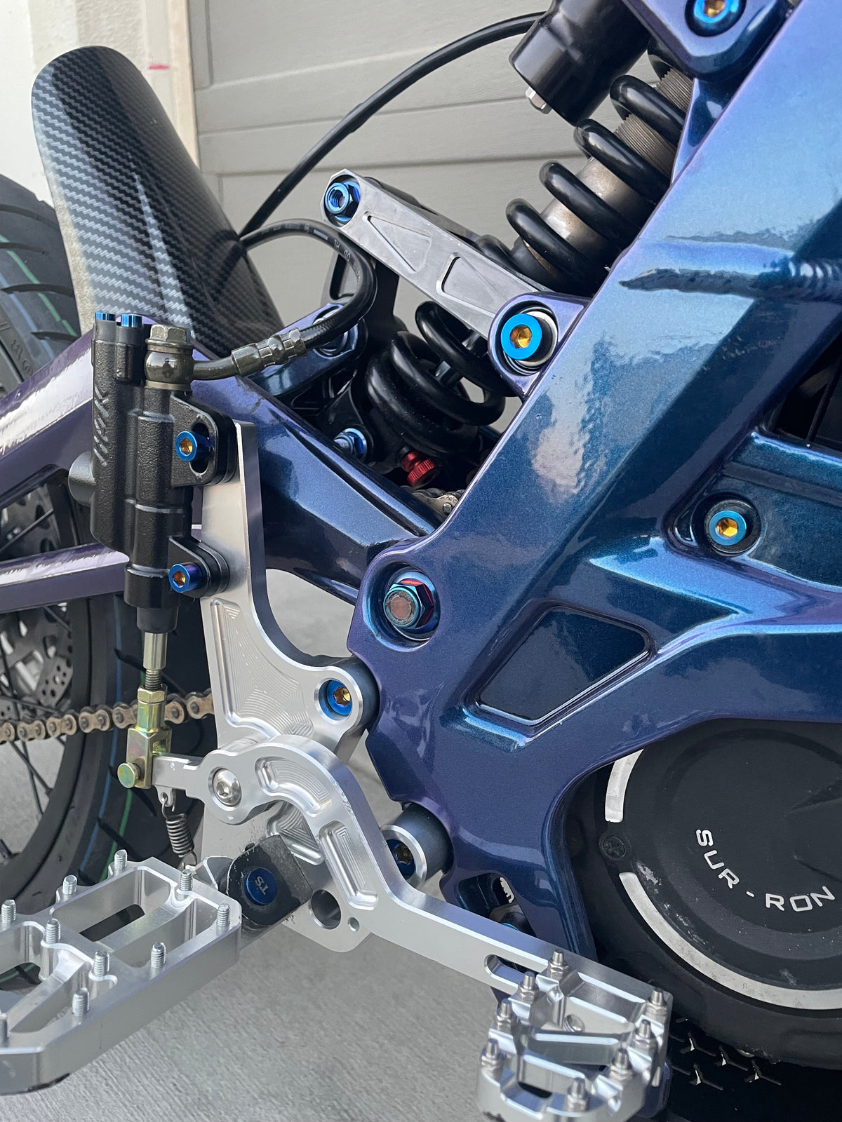 E-moto Triangle Bolts (2pc)
