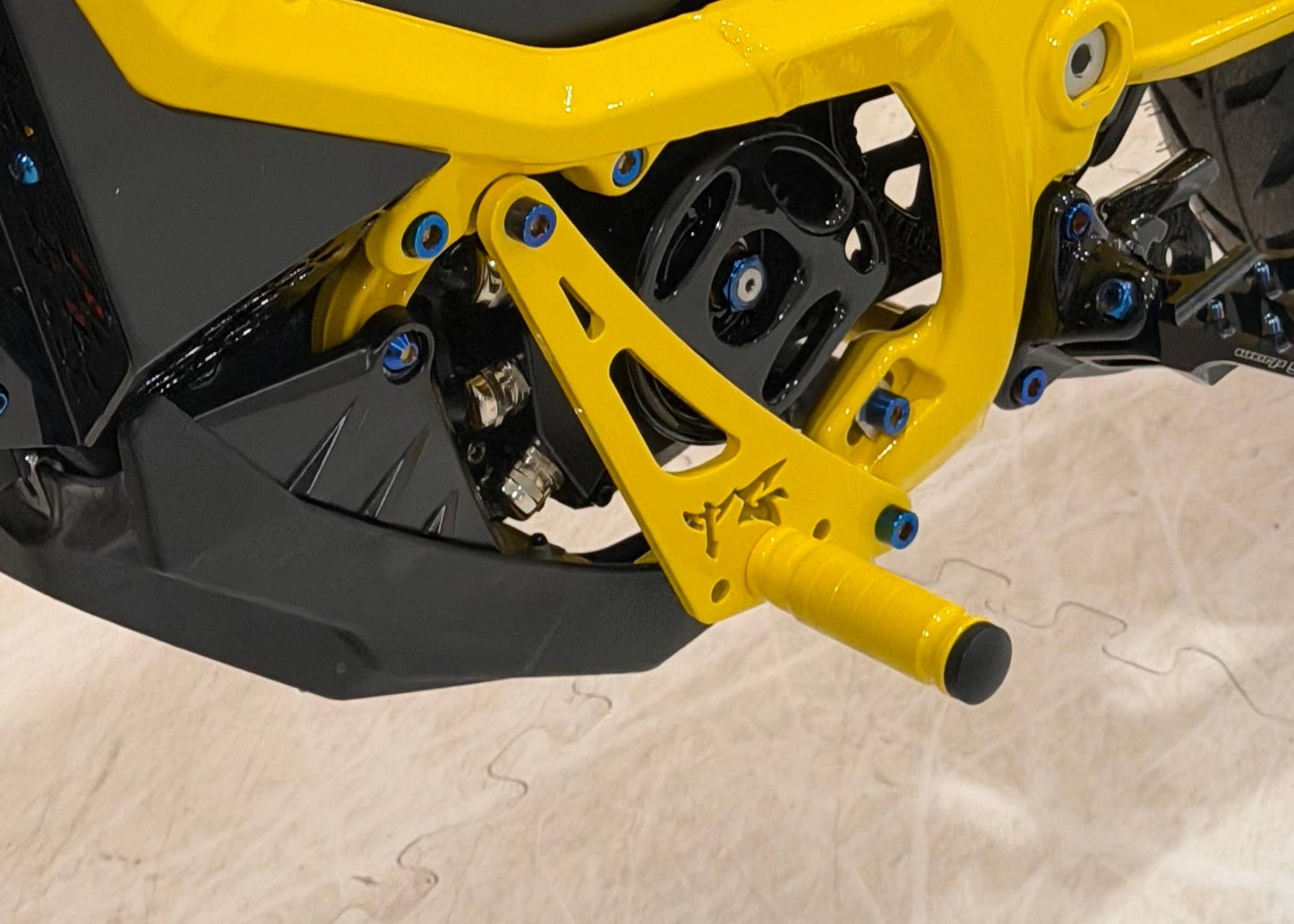 Ultra Bee Shift Lock & Bracket